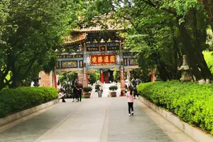 Tour image of One day West Hills Yuantong Temple and Green Lake Tour