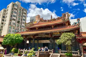 Tour image of One-day private chartered car tour in Taipei: Yehliu, Jiufen, Pingxi, North Coast popular attractions with chartered car, professional Chinese/English driver