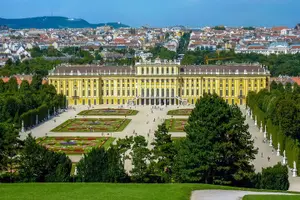 Tour image of Vienna: Skip-the-Line Schonbrunn Palace & Gardens with Guide