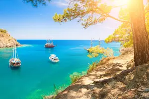 Tour image of Private Luxury Yacht Tour with Lunch and Drinks