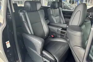 Tour image of 24 Hours Shenzhen and Hong Kong Roundtrip Transfers by Luxury Car