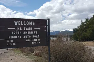 Tour image of Shared Half-Day Mountain Tour in Red Rocks Evergreen and Echo Lake
