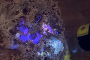 Tour image of Night time fluorescent Rockhounding Tour