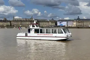 Tour image of Prestige Commented Cruise glass of wine and Canelé in Bordeaux