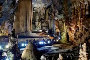 Tour image of Paradise Cave & Dark Cave 1 Day - Deluxe Small Group