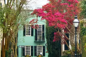 Tour image of Hidden Alleyways and Historic Sites Small-Group Walking Tour