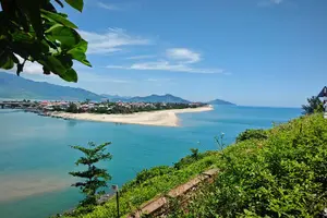 Tour image of Bus Transfer from Hue to Hoi An with Sightseeing