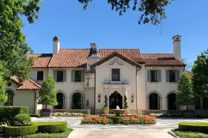Tour image of Dallas Highlights & Arboretum - Botanical Gardens Combo Tour