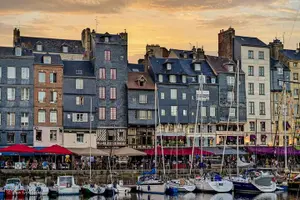 Tour image of Private round transfer to Etretat and Honfleur from Le Havre
