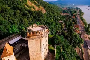 Tour image of Scenic Danube River bend hills & the Art Town: Private Car Tour