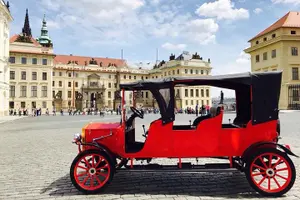 Tour image of 1,5 hour oldtimer convertible Prague sightseeing tour